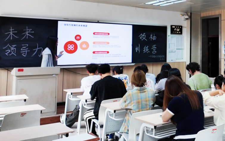 点击图片进入下一页