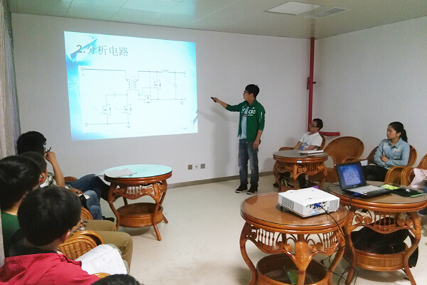 【控制工程学院】研究生学术沙龙活动举行