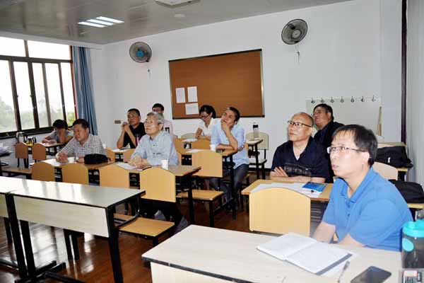 【机械工程学院】2014级研究生企业实践阶段性汇报会举行